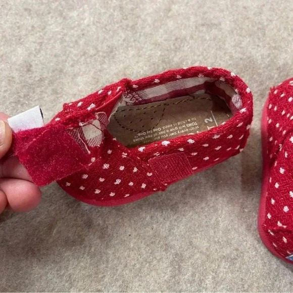 TOMS Baby Crib Shoes Red White Slip On Flats Infant size 2 - Picture 7 of 10
